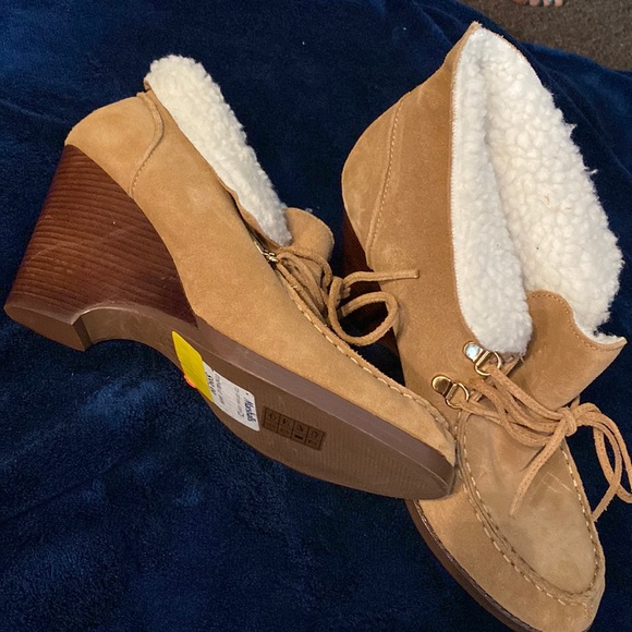 Ankle Boot - Picture 1 of 4